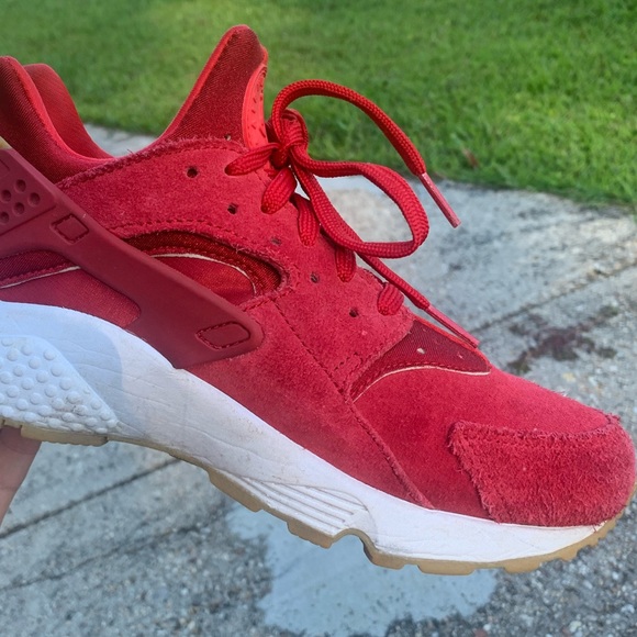 Nike Shoes - Red Nike huarache size 7.5 SO COMFORTABLE